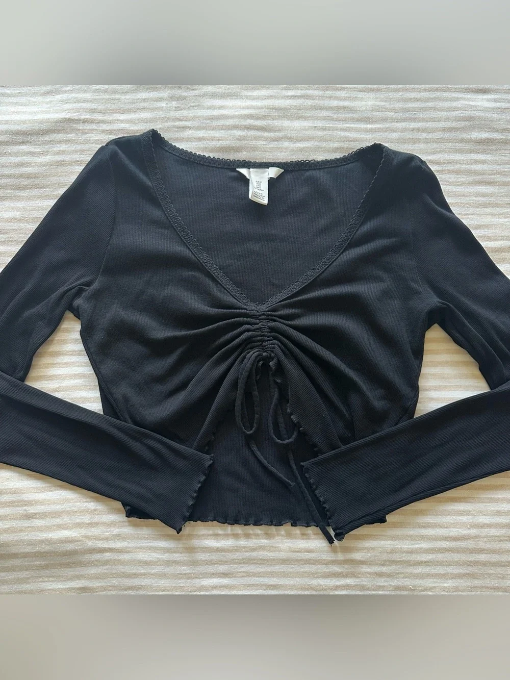 h&m black tie front crop w lettuce hem & picot trim / size medium